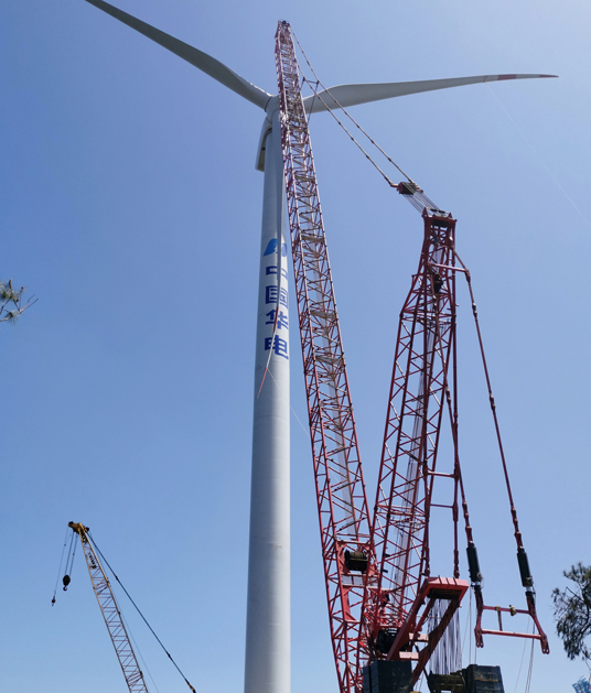 龙岩市连城石壁山风电场项目首台风机吊装成功